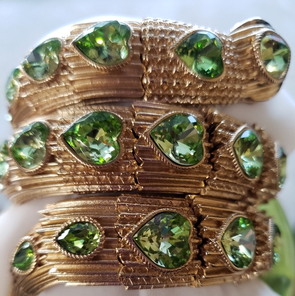 Gucci Crystal Heart Triple Wrap Snake Bracelet - Picture 10 of 12